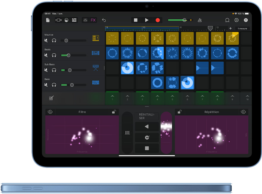 L’app GarageBand sur un iPad, et vue de profil d’un iPad bleu dans sa couverture Smart Folio assortie