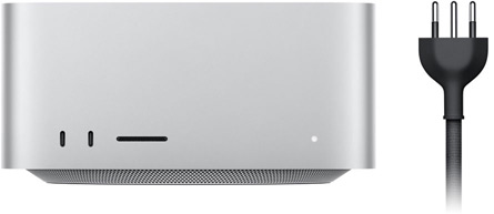 Mac Studio, Vorderseite, zwei USB‑C Anschlüsse, SDXC Kartensteckplatz, Statusanzeige, nach unten zulaufende Basis, flache Oberseite, gerundete Ecken, gerade Kanten, Farbe Silber, Netzkabel in Schwarz mit dreipoligem Netzanschluss