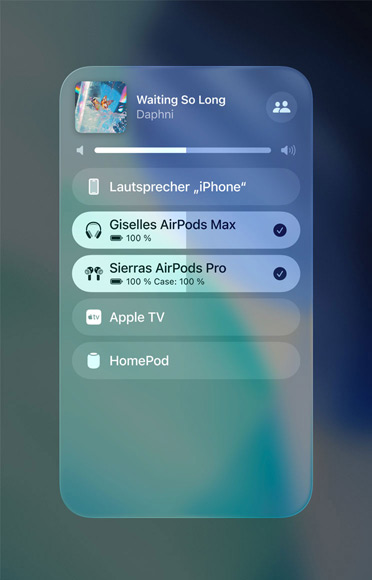 Der AirPlay Bildschirm auf dem iPhone zeigt, wie man einfach einen Audiostream zwischen zwei AirPods Paaren teilen kann