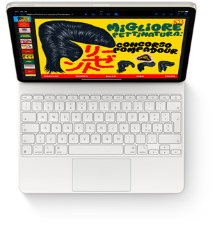 Un iPad Air mostrato dall’alto con una Magic Keyboard per iPad Air bianca.