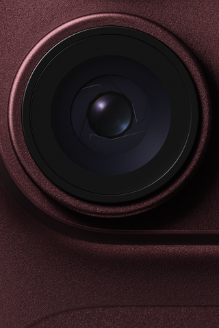 iPhone 18 Pro Burgundijas sarkanā krāsā ar galvenās kameras objektīvu un maināmu diafragmas atvērumu