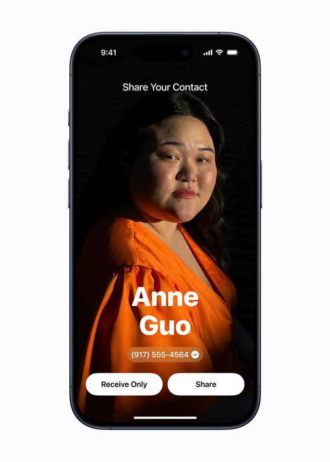 Contact sharing via NameDrop in iOS 17 on iPhone 15 Pro.