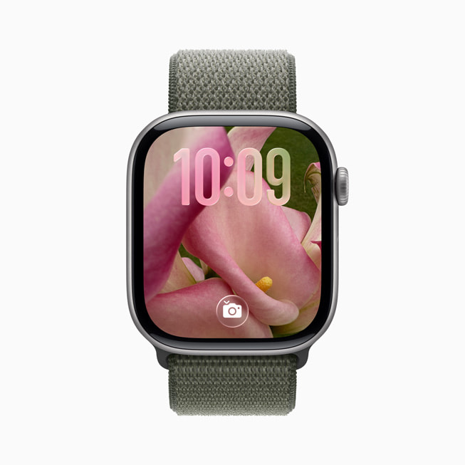 Apple Watch Series 11 shows Smart Stack hints.