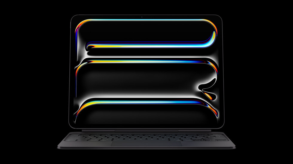 لوحة مفاتيح ماجيك معروضة مع جهاز iPad Pro الجديد.