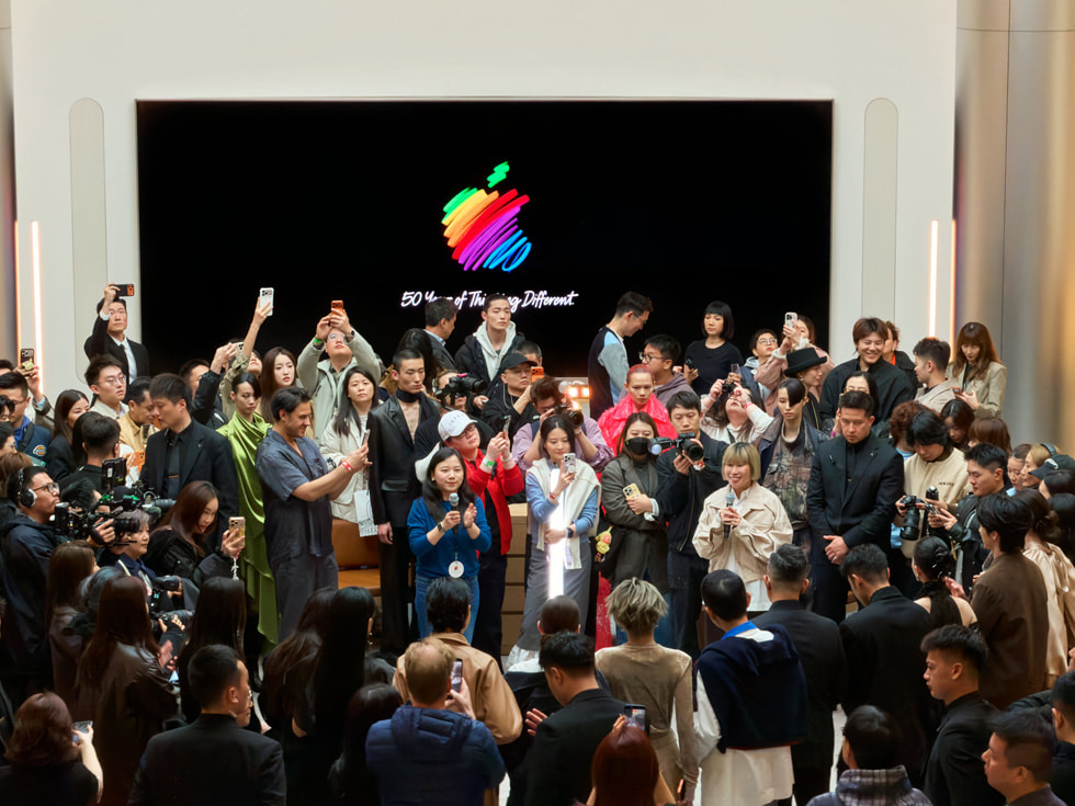 Designer Feng Chen Wang greets the audience at Apple Jing’an.