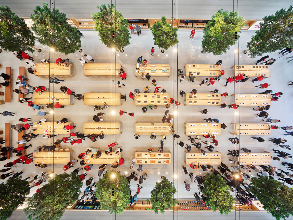 The mirrored ceiling at Apple The Grove.
