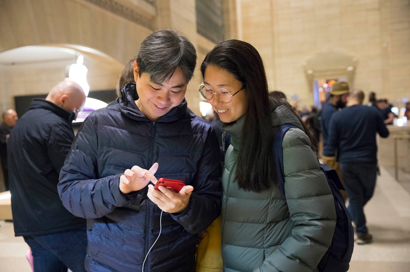Two customers using the new PRODUCT(RED) iPhone XR.