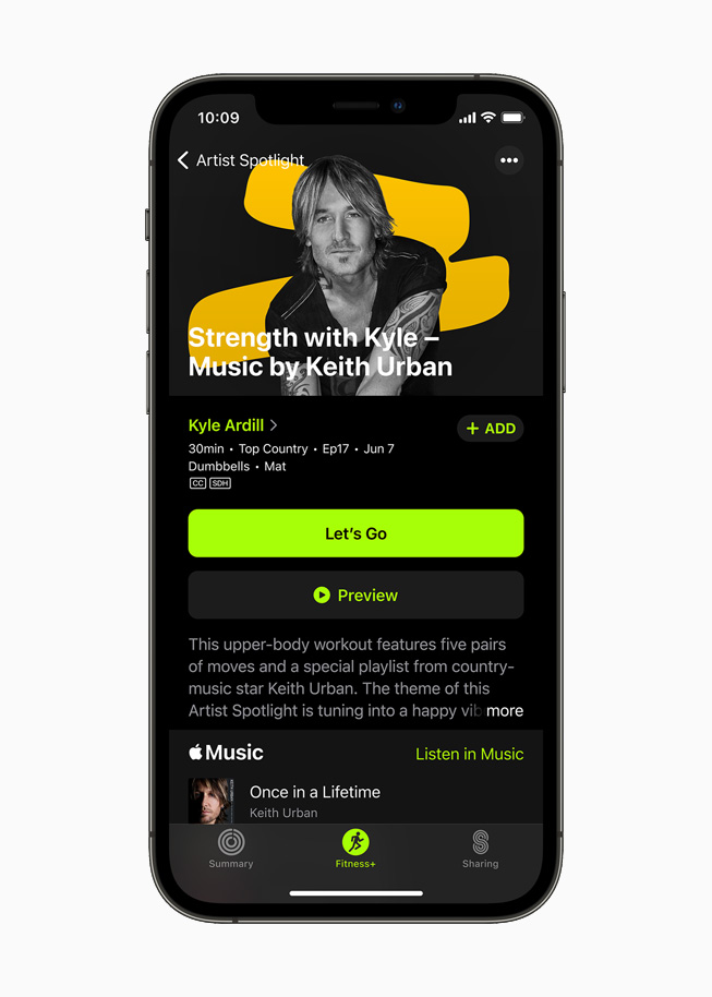 Keith Urban à l’honneur dans la nouvelle série Artiste en vedette pour Fitness+, sur iPhone 12 Pro.