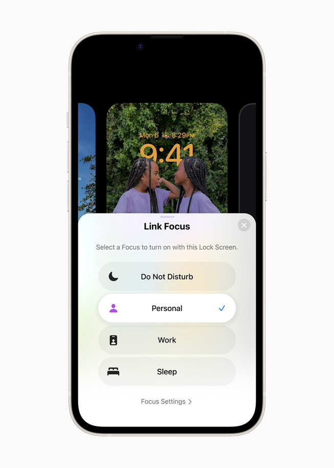 Focus connecting to iOS 16’s personalized Lock Screen on iPhone 14.
