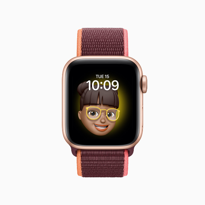 watchOS 7 中的全新 Memoji 錶面。