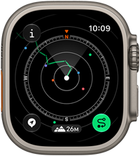 Apple Watch Ultra 4, carcasă din titan, culoare Natural, funcția Retrasare afișând ruta cu indicații de orientare de la busolă, partea exterioară dreaptă, Digital Crown, buton lateral reliefat