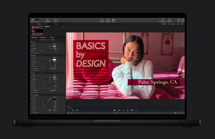 16 inç MacBook Pro ekranı, Final Cut Pro, grafik tasarım, tipografik katman, beyaz kazak giymiş bir kişi, pembe mobilyalar, pembe oda