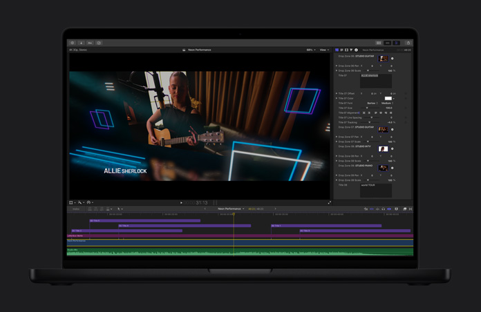 16 inç MacBook Pro ekranı, Final Cut Pro, bir çimenlikte uçan kral kelebeği, arka planda mor çiçekler ve ağaçlar
