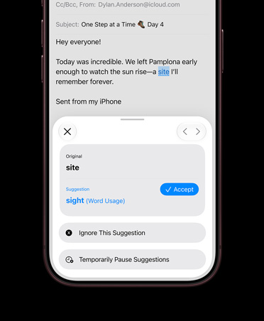 iPhone 18 Pro, Burgonya Rengi, ekranda Mail uygulamasındaki bir mail Siri AI ile gözden geçirilirken gösteriliyor