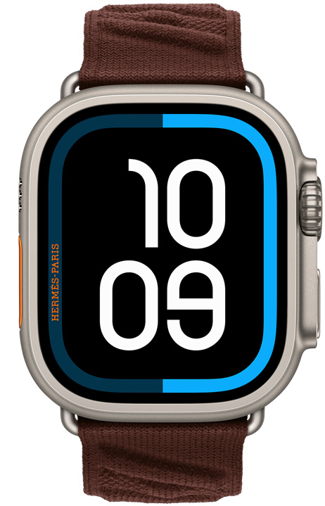 ساعة Apple Watch Hermès Ultra 4، واجهة الساعة الرقمية Maritime، إطار تيتانيوم، لون طبيعي، الجهة الخارجية اليمنى، التاج الرقمي، زر جانبي نافر، مقترنة بحزام En Mer، لون Bordeaux (بني داكن)، نسيج محبوك