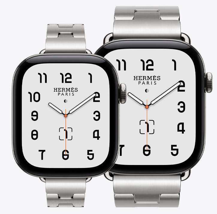 اثنتان من ساعات Apple Watch Hermès Series 12، كلا الموديلين مقاس 42 مم ومقاس 46 مم معروضان، واجهة الساعة بعقارب Classic (عقارب الساعة والدقيقة والثانية، الإضافات: الطور القمري، التاريخ)، إطار تيتانيوم، لون فضي، مقاس 42 مم مقترنة بحزام Grand H Fin، لون satiné، مقاس 46 مم مقترنة بحزام Grand H، لون satiné‏