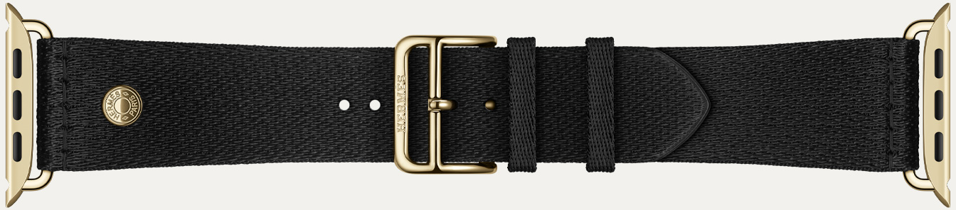 تفاصيل حزام Satin Clou de Selle بلون Noir لساعة Apple Watch Hermès Series 12، قماش منسوج متين ناعم بلون أسود لامع مع أجزاء بلون ذهبي ساطع