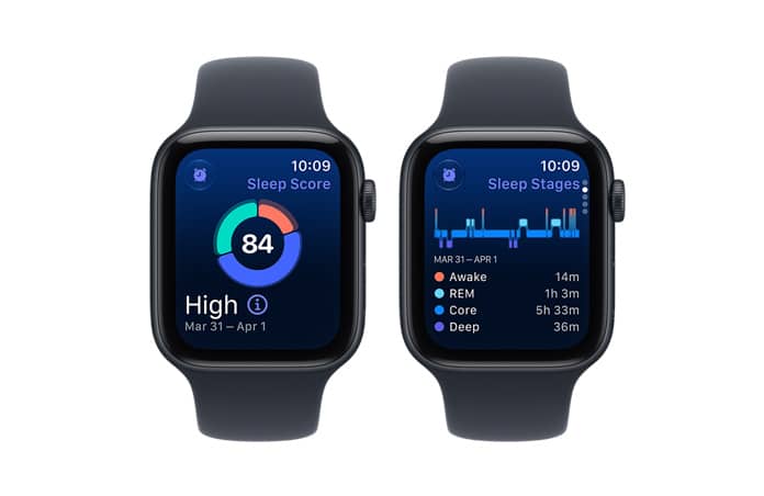Dwa urządzenia Apple Watch SE 3 z aluminiowymi kopertami w kolorze północy i paskami sportowymi w kolorze granatu. Na ekranach widać wynik snu i fazy snu. Na prawym boku każdego zegarka pokrętło Digital Crown