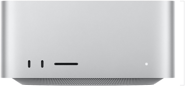 Mac Studio, ön kısmı, iki adet USB‑C bağlantı noktası, SDXC kart yuvası, durum göstergesi ışığı, altta konik tasarımlı taban, düz üst yüzey, yuvarlatılmış köşeler, düz kenarlar, gümüş rengi