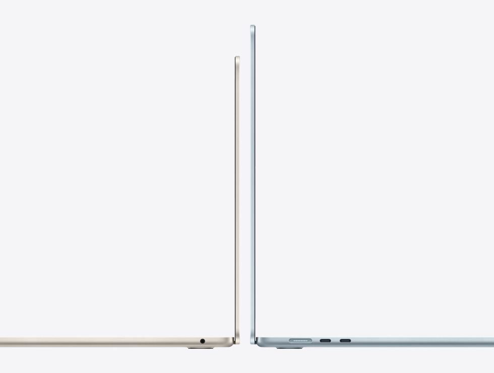 Un MacBook Air 13 pouces et un MacBook Air 15 pouces placés dos à dos, montrant la différence de taille