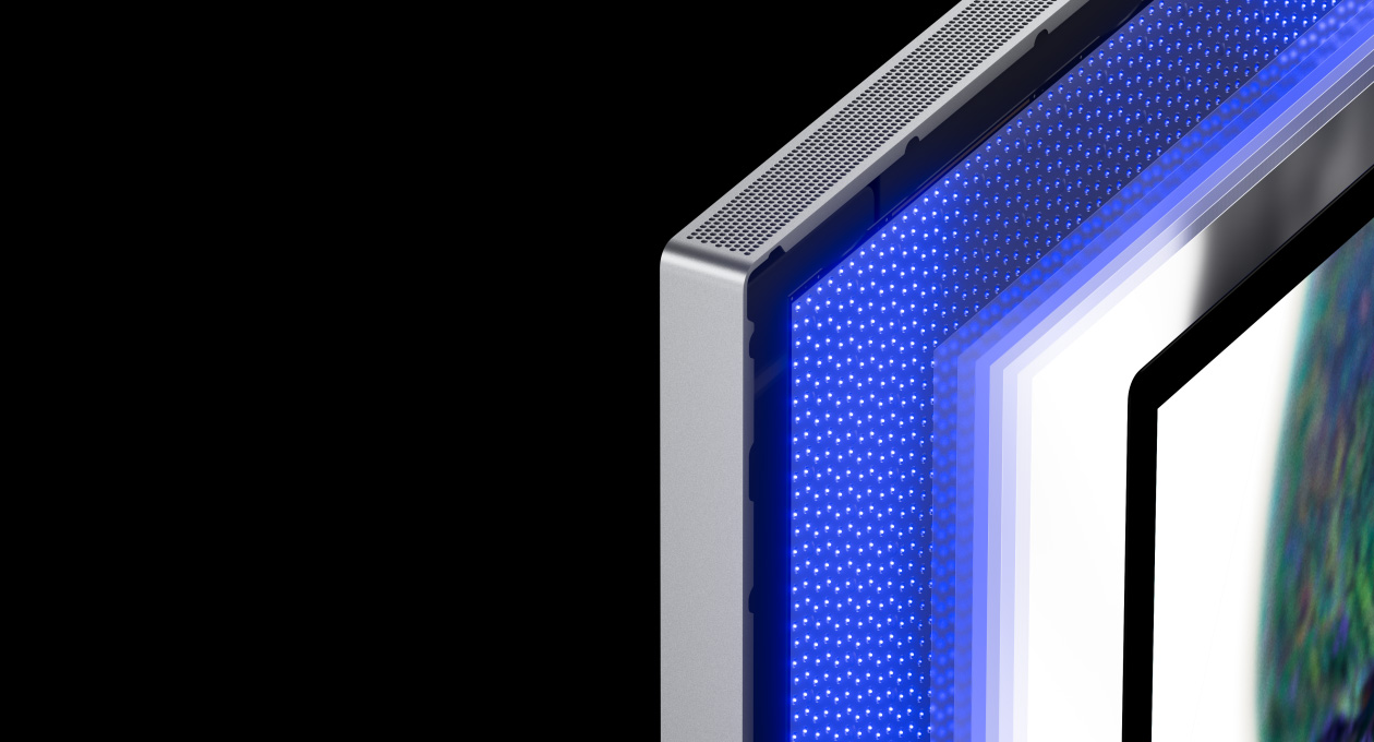 Studio Display XDR’ın Mini-LED arka aydınlatma, parlaklık ve kontrast özellikleri, Uyarlanabilir Eşzamanlama özelliği ve bağlantı seçenekleri gibi özelliklerini gösteren bir galeri
