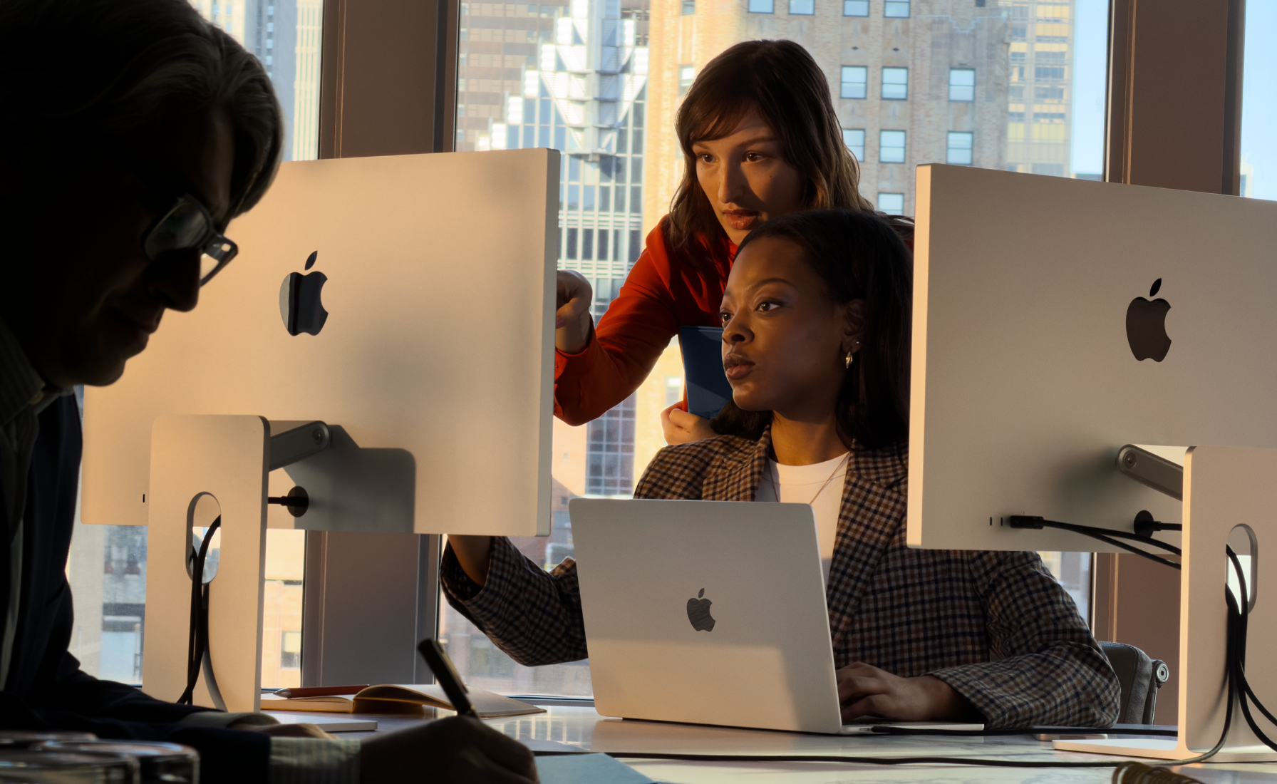 İş yerinde Mac kullanan kişiler
